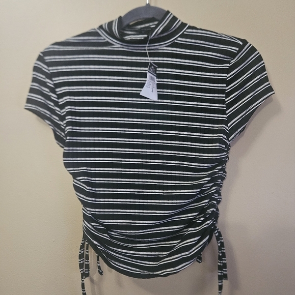 NWT Rue 21 Women's Top Size S Striped Gathered Sides Short Sleeve - Picture 2 of 4